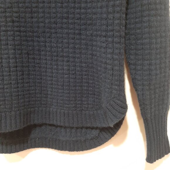 Luxury navy Cashmere crew neck textured sweater - Picture 5 of 9